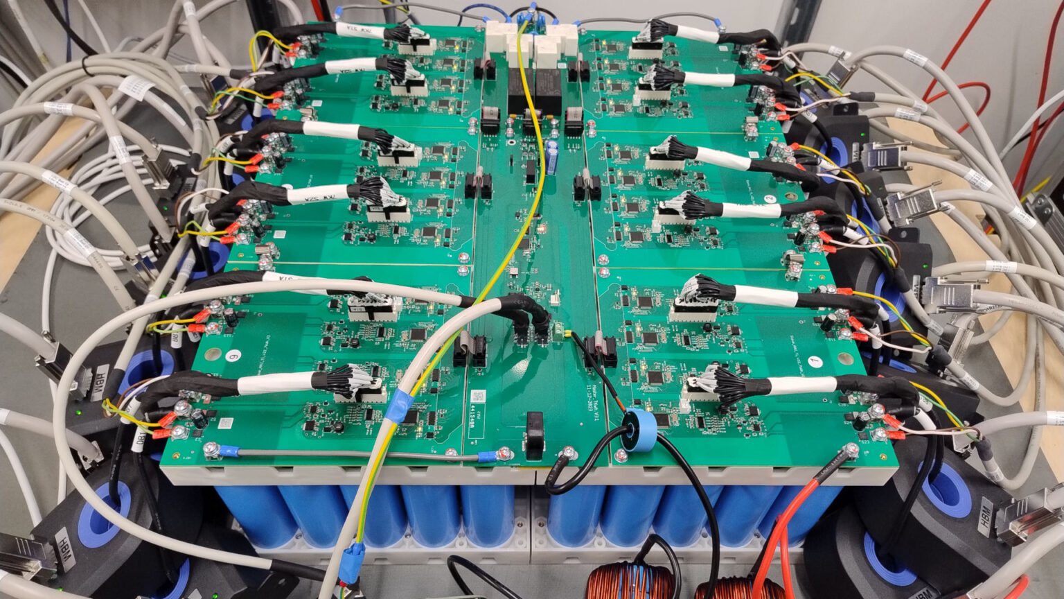  Stromspeicher-Inspektion 2025: Kostal und SAX Power stellen neue Motiv 