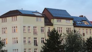 Photovoltaikanlage auf Mehrfamilienhaus